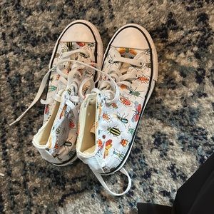 Converse size 4 in boys. Cheaper than the women. Great condition.